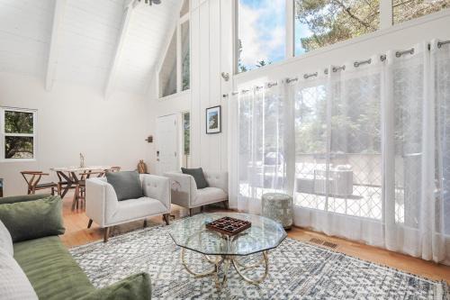 Pet Friendly- Seaglass Home