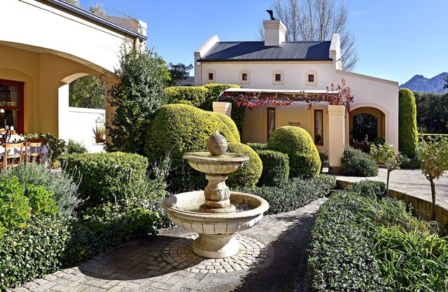 Petit Plaisir is a Romantic Self-catering Cottage on the Side of the Village no1