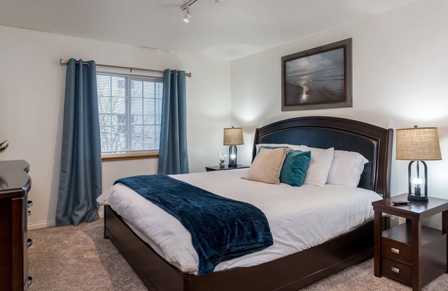Pets Welcome🐶King Bed🐶Fast WiFi🐶Keurig+Coffee🐶W/D