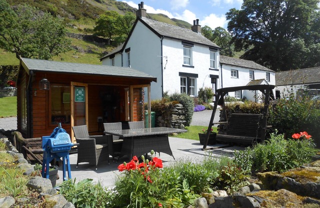 Picturesque Cottage with exceptional views of fells, near A66 & Keswick