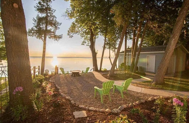 Picturesque Door County Waterfront Cottage! Swim, Play, Relax.Have It All!