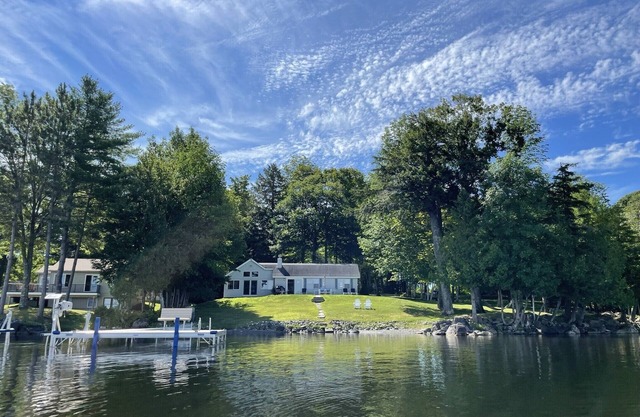 Picturesque Lakefront Retreat in Belgrade Lakes