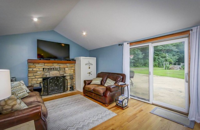 Picturesque property, charismatic retreat home