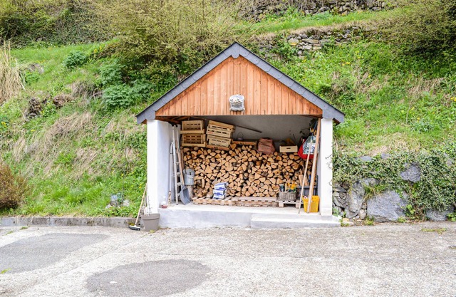 Picturesquely located cottage in the middle of the beauty of the Pyrenees.