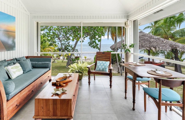 Piece of Mine Green: Beach Cottage on 200-feet of Shoreline w/Screened Porch, Snorkeling + Hammocks
