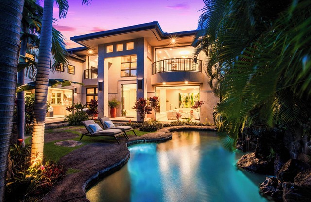 Pili Pono by Gather: Elegant Honolulu Retreat w/Pool & Private Oasis