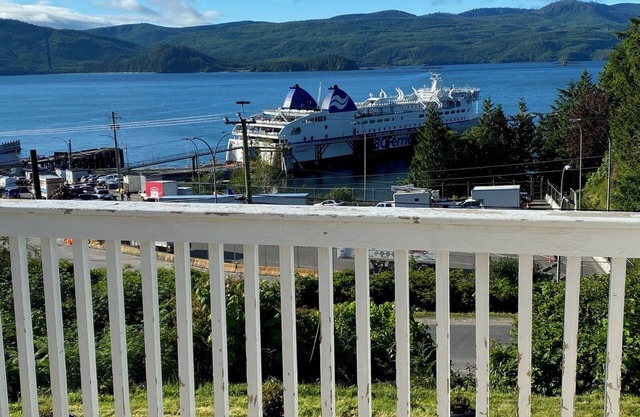 Piper's Bluff overlooks BC Ferries terminal. Perfect for foot travelers.