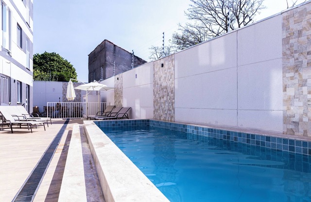 Piscina academia metro Brazilian Corner