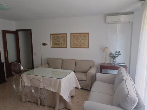 Piso para 6 junto al acueducto. A pasos del centro