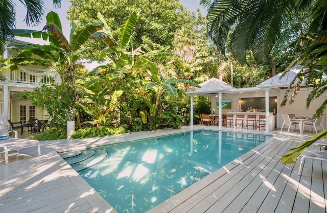 *PLANTATION TROPICALE @ CASA EAST* Grand Estate & Pool + LAST KEY SERVICES…