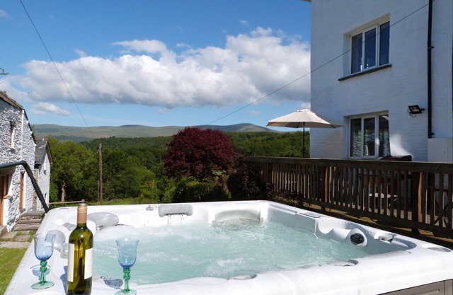 Plas Rhiwlas - Five Bedroom House, Sleeps 10