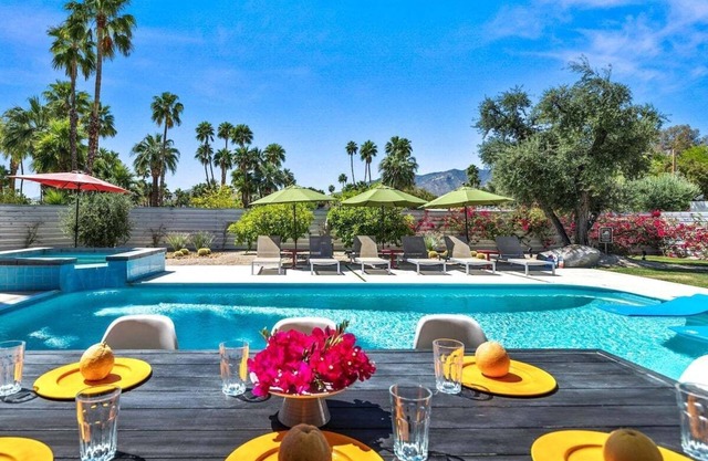 Play More in Sunmor - Palm Springs Perfection: Private Pool, Spa & Stunning Views