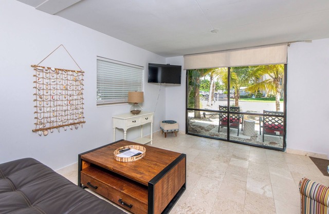 Playalido Unit #5 127 Cleveland Dr.