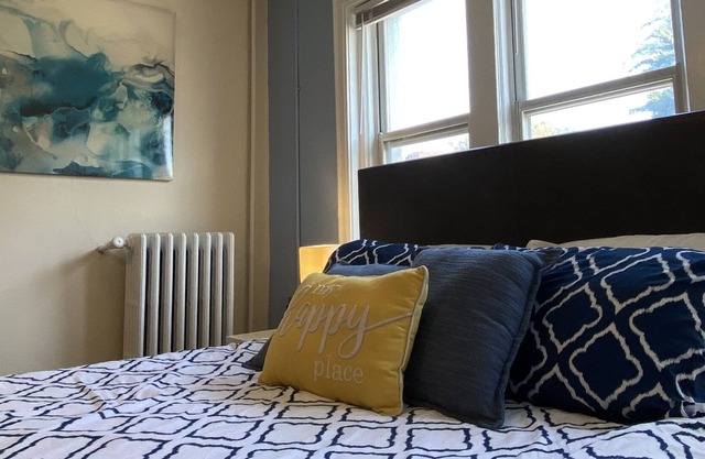 🔹Plaza-Cozy Studio- Queen Bed- Fiber WiFi-Coffee🔹