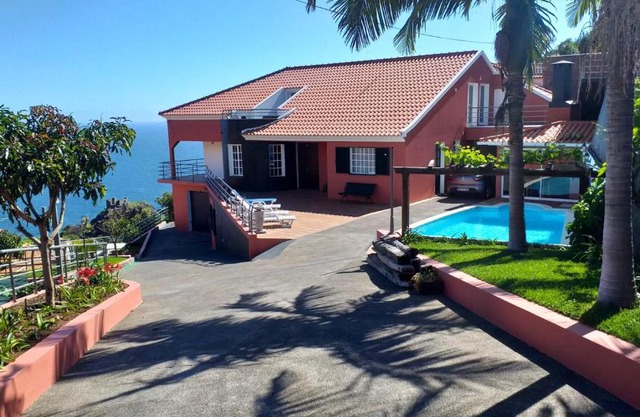 Pleasant Apartment with Private Pool in Lombo Do Doutor - 50 m²