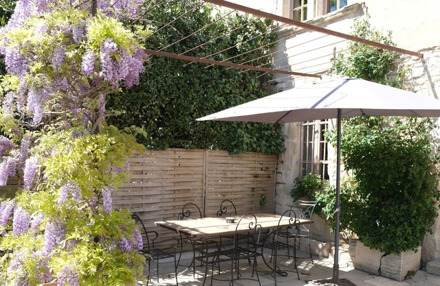 Pleasant Provencal Mas with pool and jacuzzi at St Etienne du Grès - 6 people