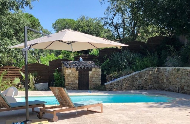 Pleasant, fully air-conditioned farmhouse for 8/9 people