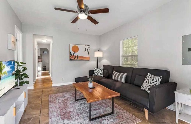 Pleasant Home in Avondale - Kitchen, Wifi, TV