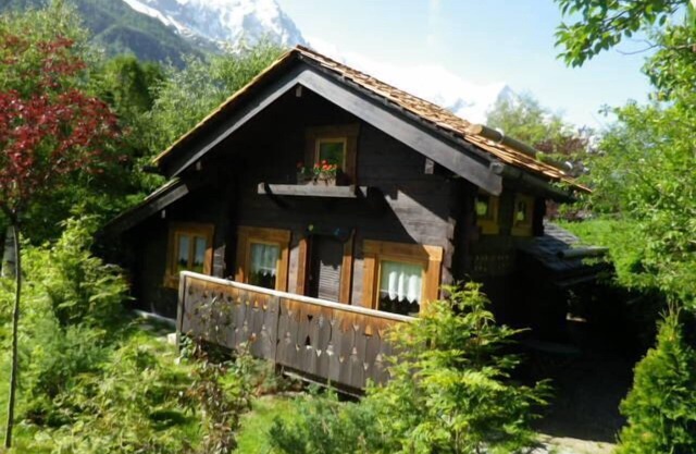 Pleasant little chalet in a residential area of chamonix