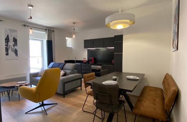 Plein centre, T3 5P totalement rénové 55m2. WIFI