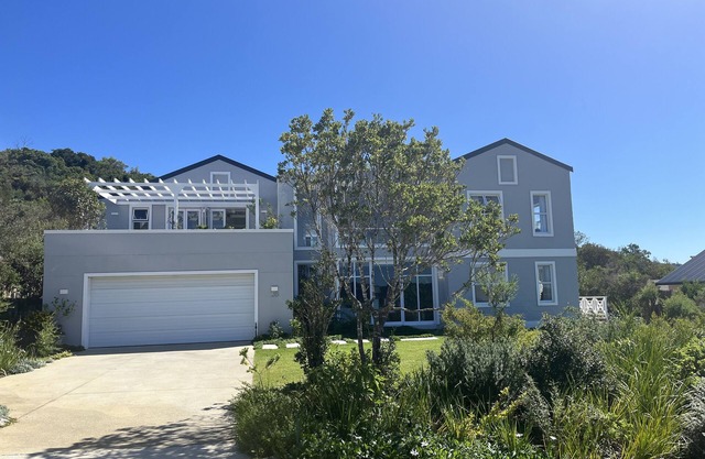Plettenberg Bay luxury, large en-suite, full bathroom, private deck, kitchenette