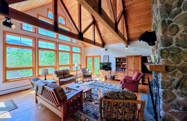 PO Private home across from Cannon! Stunning patio w/fire pit, gorgeous fireplace!