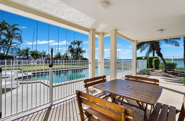 Poinsettia Beach Broadwater Retreat