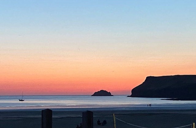 Polzeath 2 Bedroom Renovated Cottage by Beach