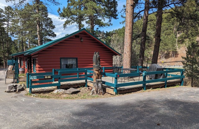 Ponderosa Pines Inn and Cabins