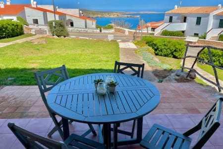 Ponent - Planta baja con vistas al mar y piscinas