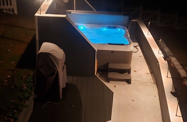 Pool and Hot Tub on the Lake