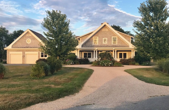 POOL AND PICKLEBALL within beautiful country setting close to Newport & Beaches