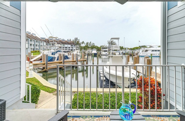 Pool & Beach Access: Vero Beach Condo!