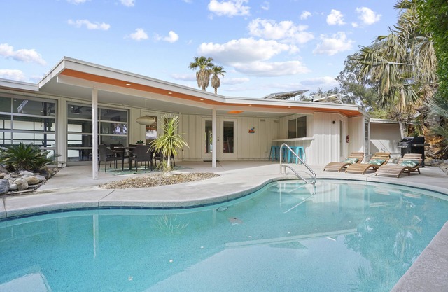 Pool, Hot Tub, Games Room, Firepit.Private Patios and Views!