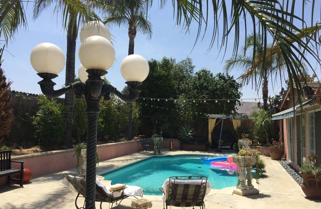 Pool House/Guest Quarters Private Entrance, Private Patio, Quiet, CLEAN