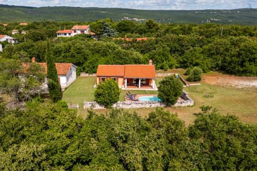 Pool House In Greenery - Happy Rentals