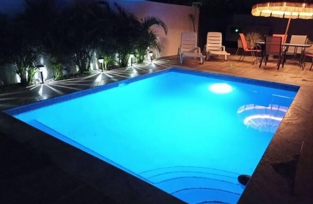 POOL HOUSE , keep family together, fit 8 or more