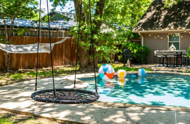 Pool House w/Outdoor Bar, Game Room & Movie Room