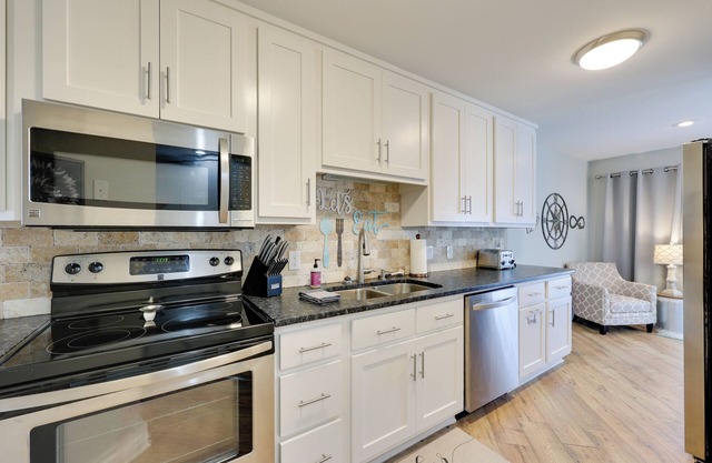 Pool & Lake Hamilton Access: Hot Springs Condo!