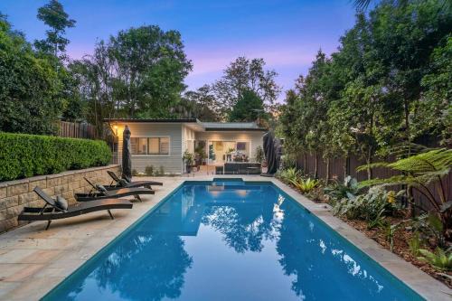 Poolside 3BR Coastal Retreat in Avalon Beach