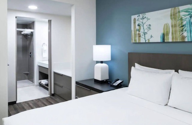 Poolside Comfort in Tempe – Walk to Lake Trails, Dining, Shops & More - 2 Units