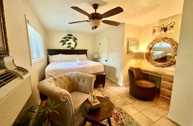 Poolside King Cabana with full kitchen, king bed, sleeper sofa and pool access, Hotel Room