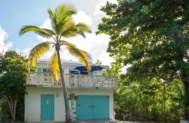 Poponi Cottage by Eleuthera Vacation Rentals