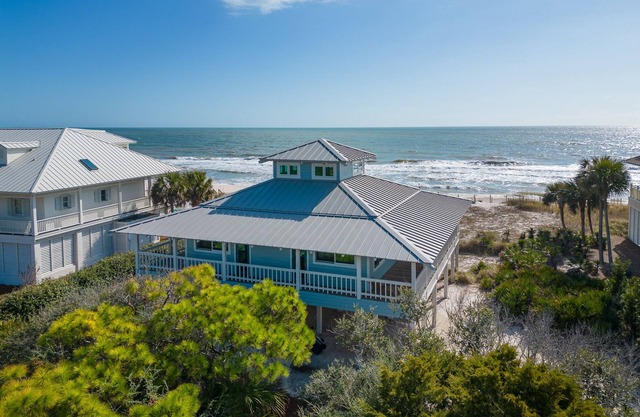Porpoise in Mind; 3 BR SGI Home- Sleeps 12, Beachfront, Pet Friendly!