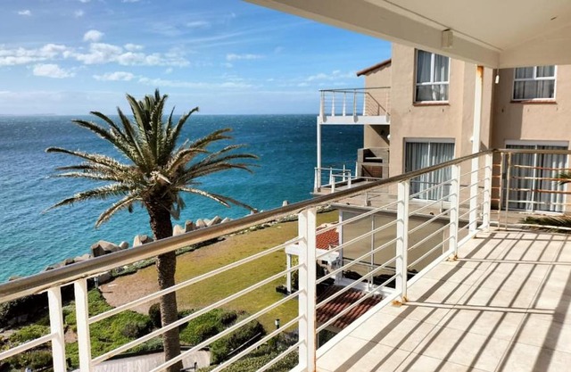 Port Apartment with Sea Views