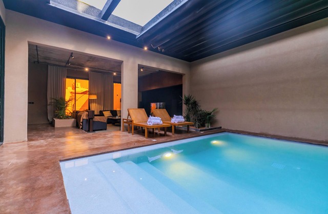 Portal Chalets With Private Pool-Al Arid