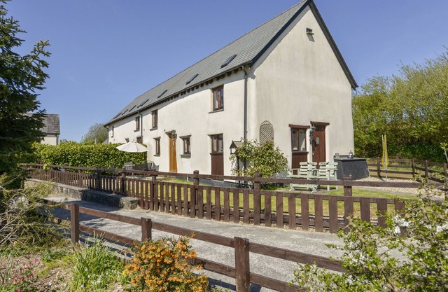 POST HOUSE, pet friendly, with a garden in Holsworthy