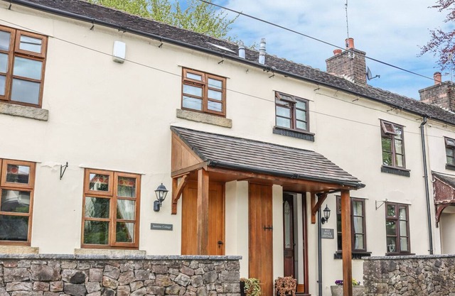 POST OFFICE COTTAGE, with open fire in Endon