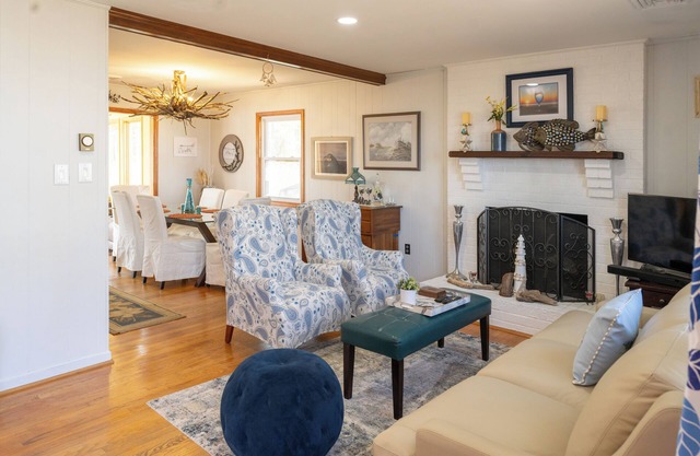 Potomac River house w/beach access. Pet friedly!