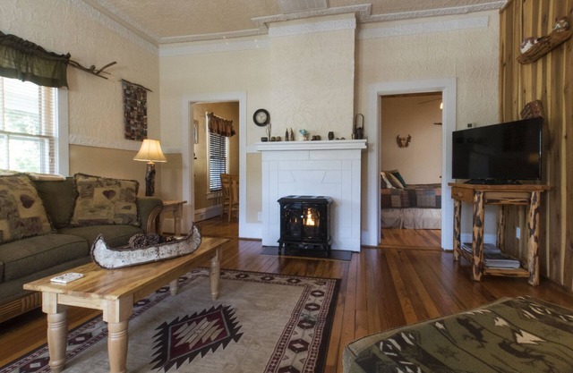 Prairie Edge Suite at the Calhoun House Inn & Suites